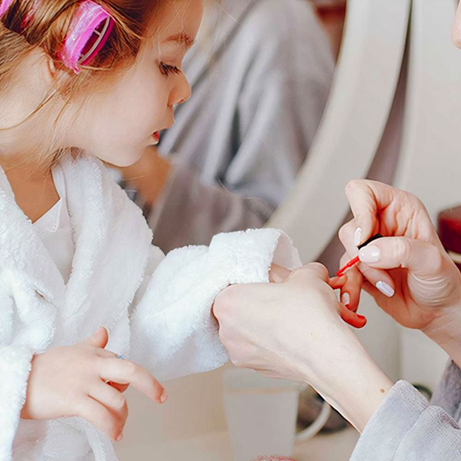 FAMILY NAILS